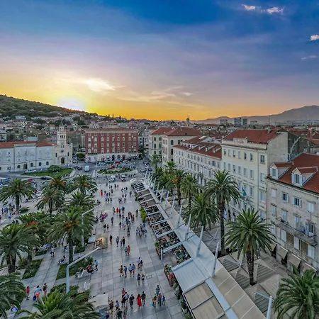 First Vestibul Apartman Split