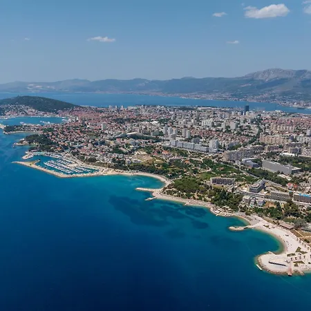 Apartman First Vestibul *