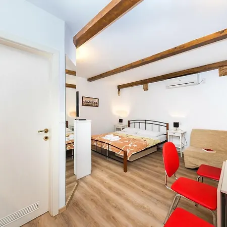 Apartment First Vestibul *