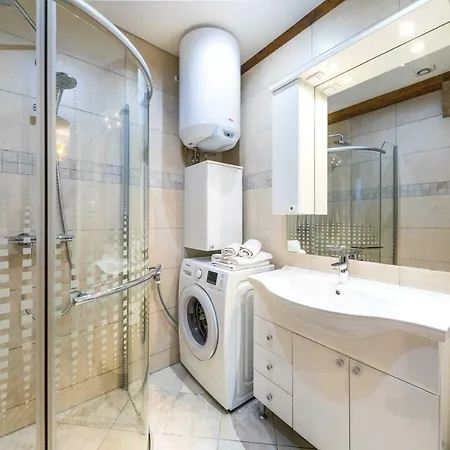 First Vestibul Apartment
