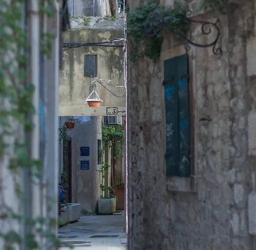 Apartman First Vestibul *