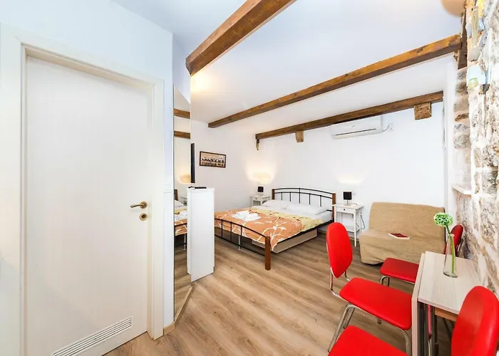 Apartman First Vestibul *