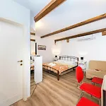 Apartman First Vestibul, Heart Of *