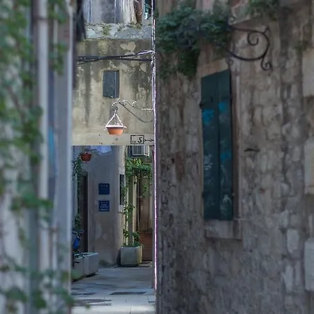 아파트 First Vestibul *