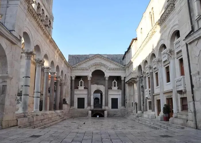 アパート First Vestibul *